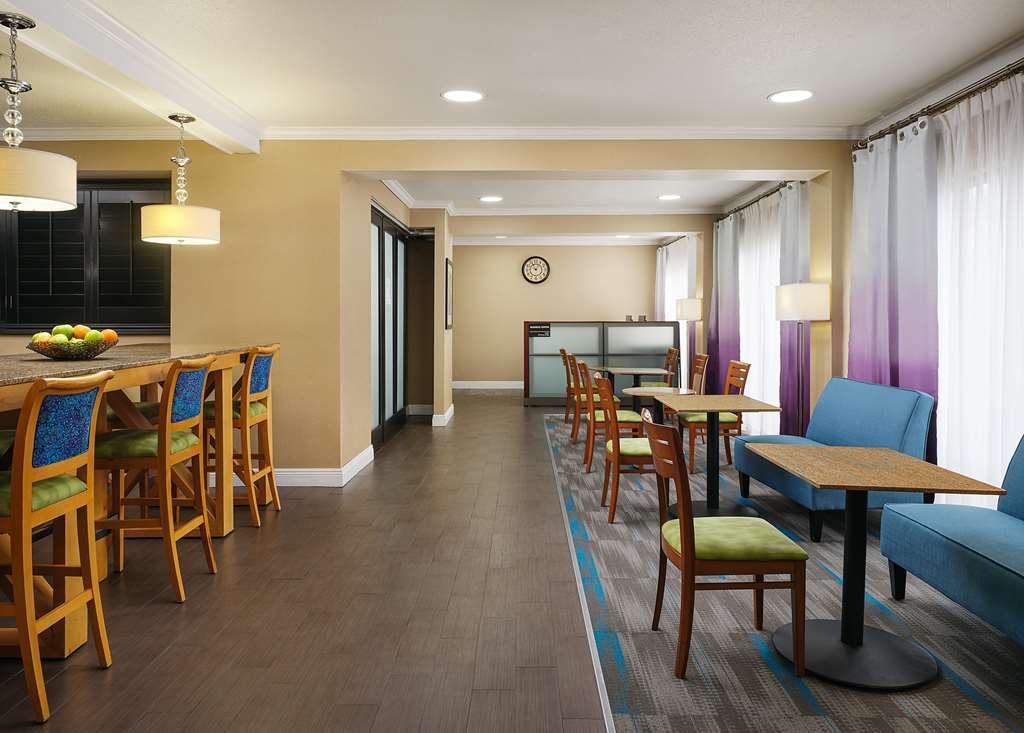 Hampton Inn Covington Va Интерьер фото